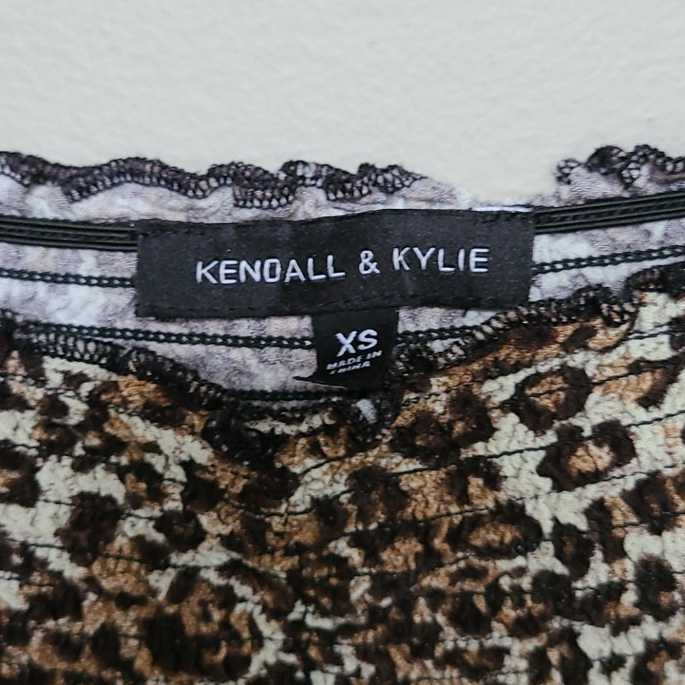 Kendall & Kylie Leopard Print Ruched off Crop Top - Picture 2 of 3
